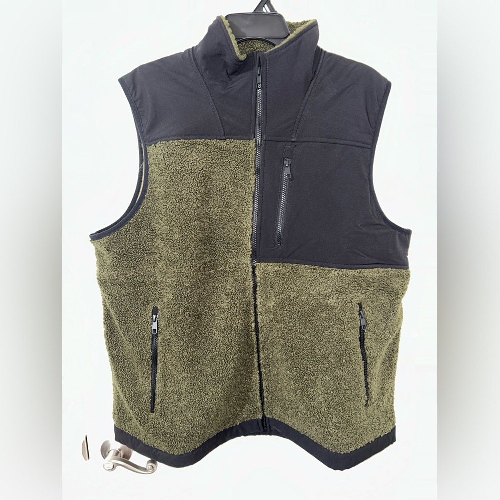 Brand new men’s size X-Large vest